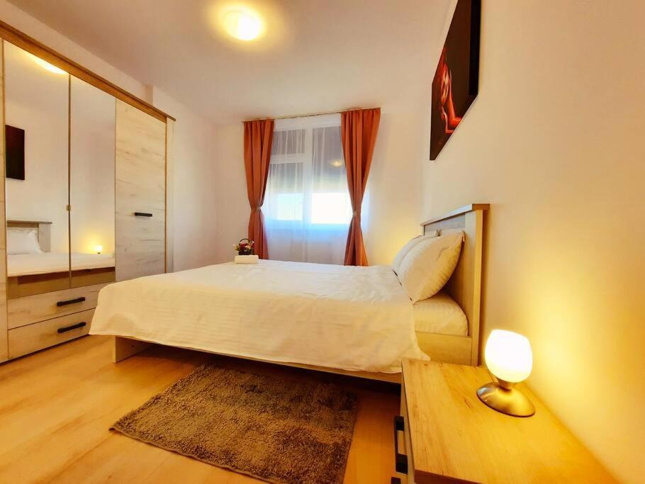 Beautiful Panoramic Central Apartment - City Of Mara Temesvár Kültér fotó