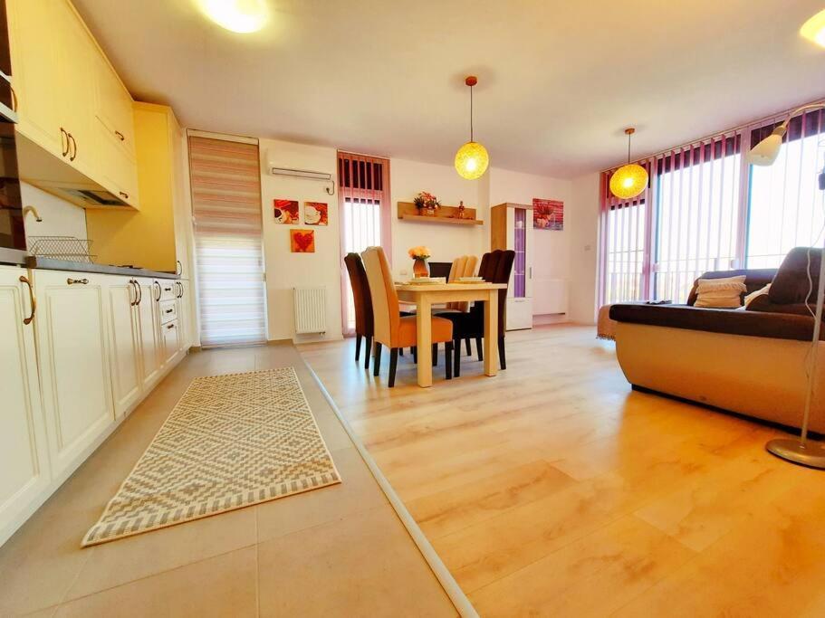 Beautiful Panoramic Central Apartment - City Of Mara Temesvár Kültér fotó